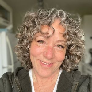 Meet your Posher, Lara